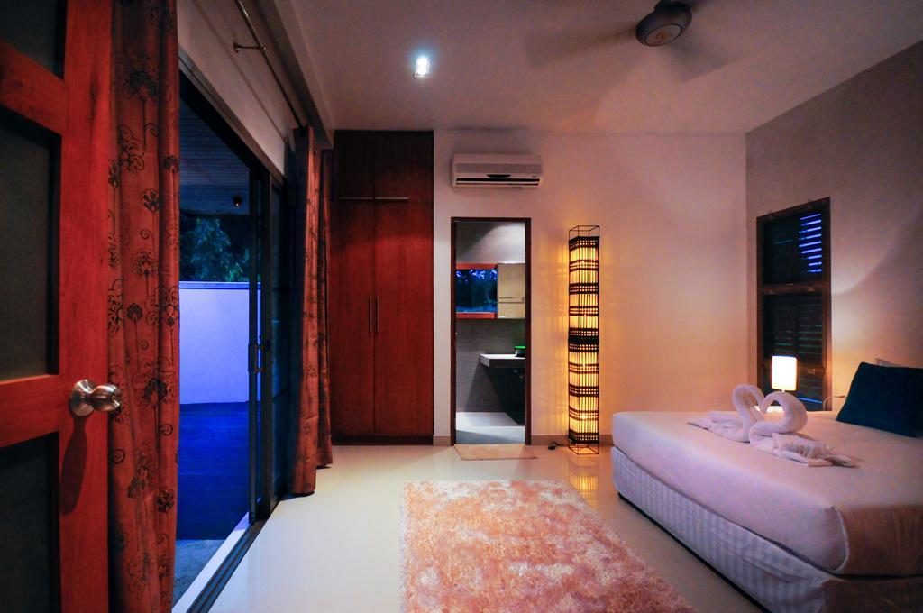 Nai Harn Beach Villa Екстер'єр фото