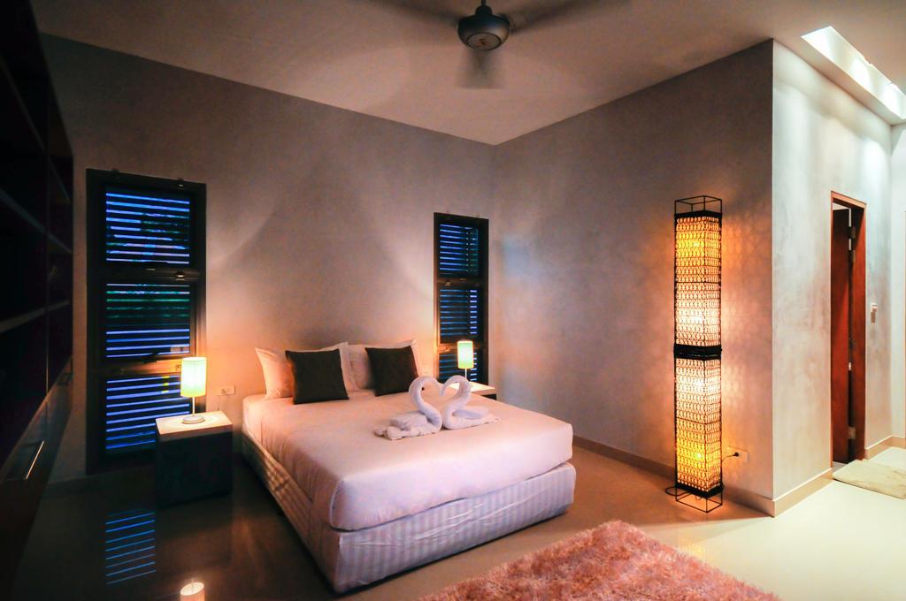 Nai Harn Beach Villa Екстер'єр фото