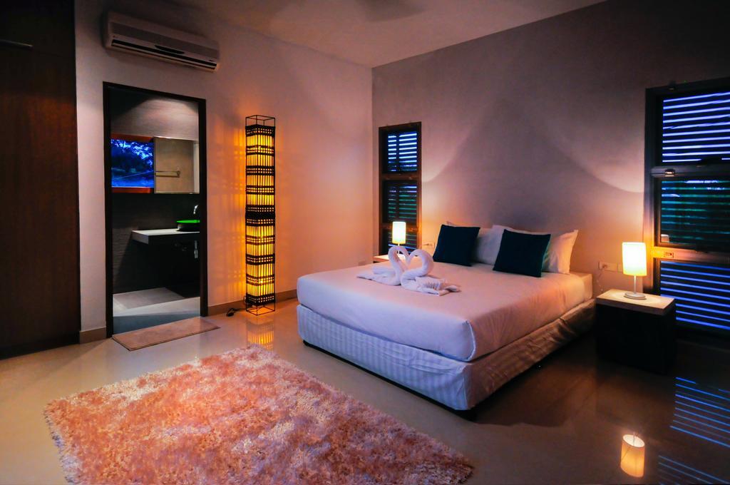 Nai Harn Beach Villa Екстер'єр фото